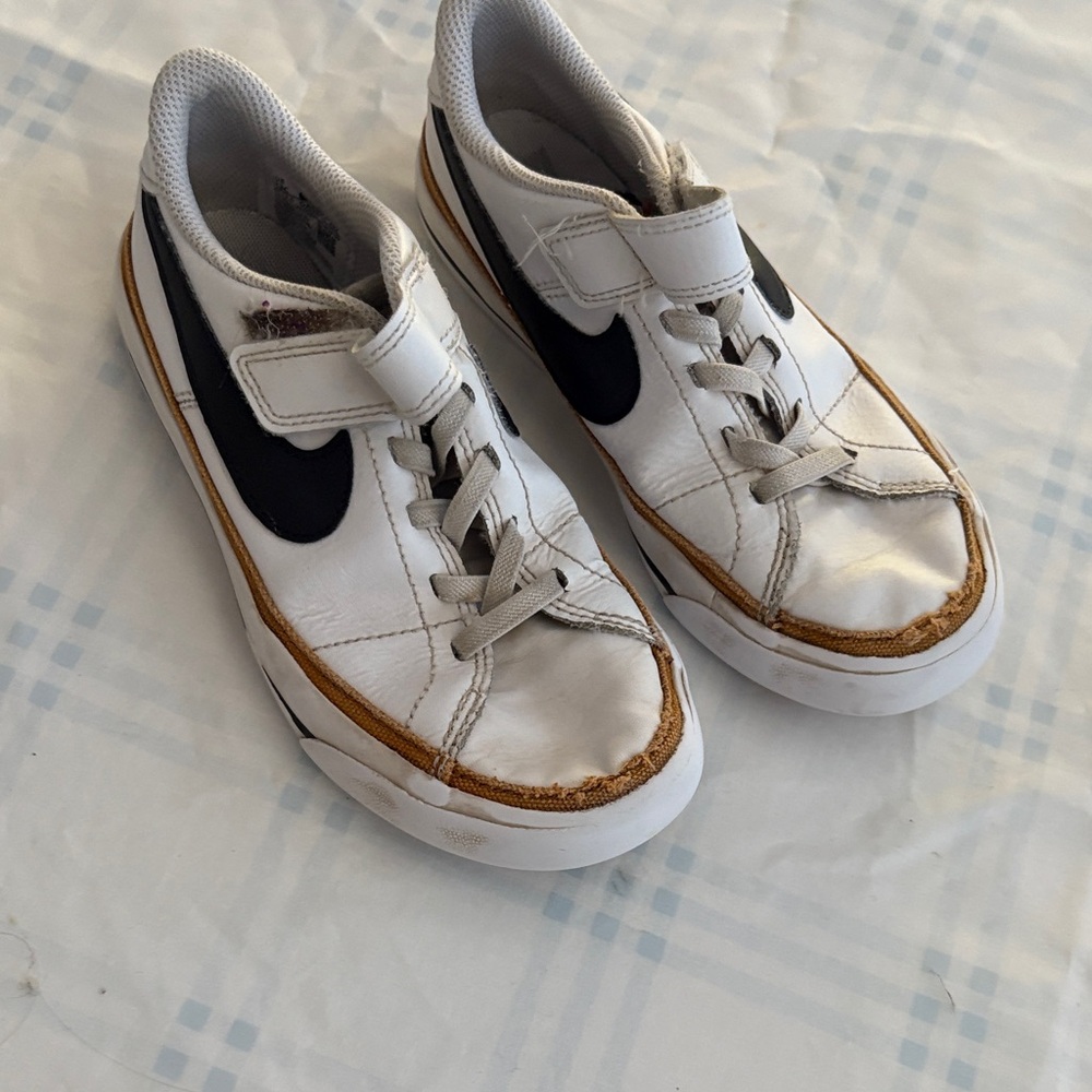 Nike White and Black Sneakers with‎ Velcro Strap size us13c